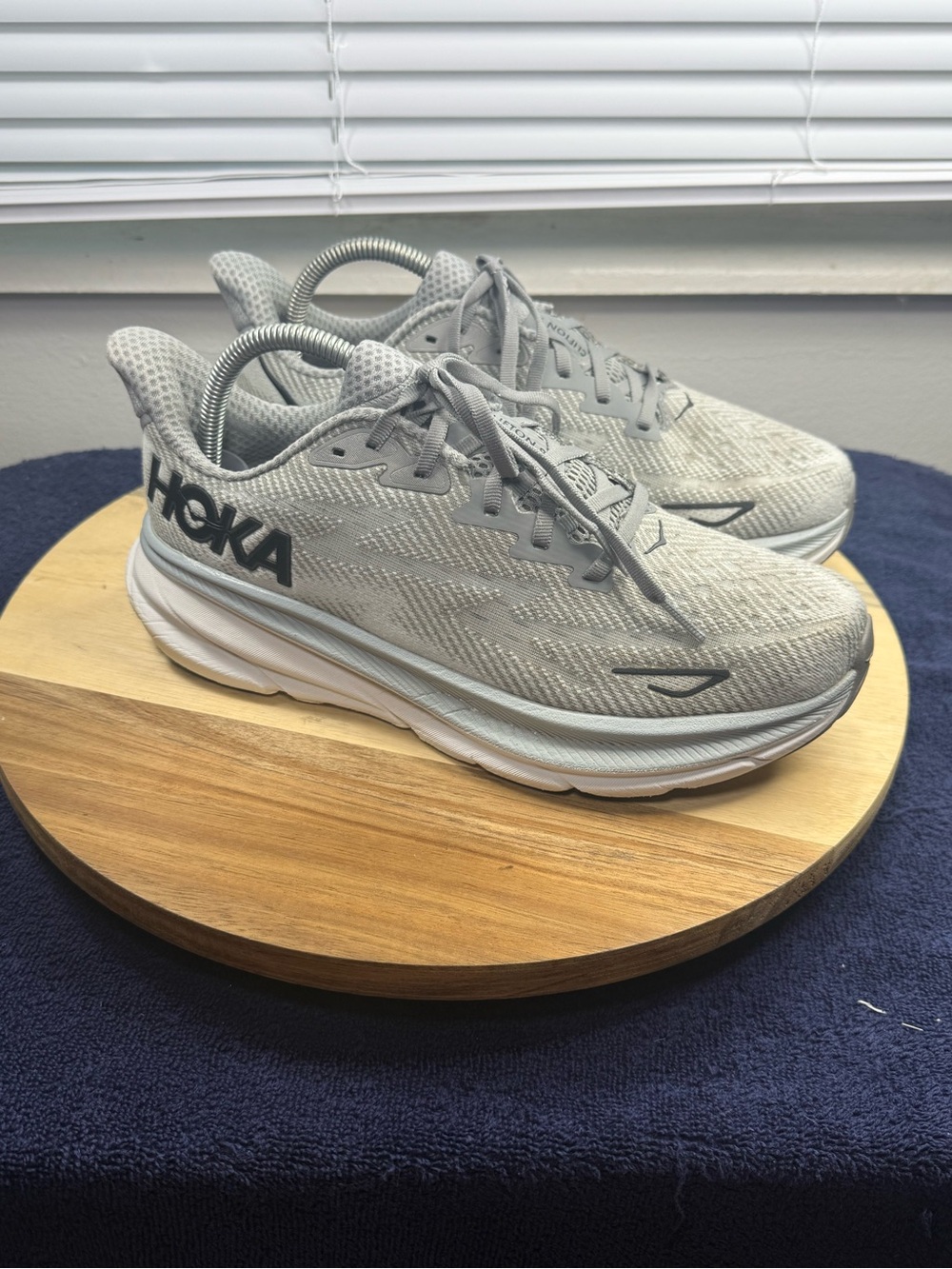Hoka Clifton 9 (Men’s 8.5 Women’s 10)